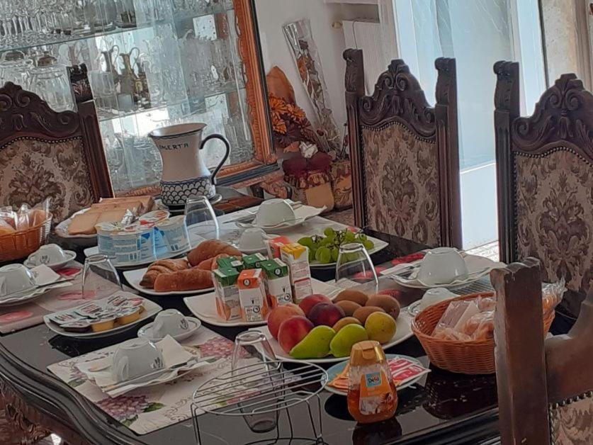 Bed and Breakfast A Casa Di Adele Caserta Zewnętrze zdjęcie